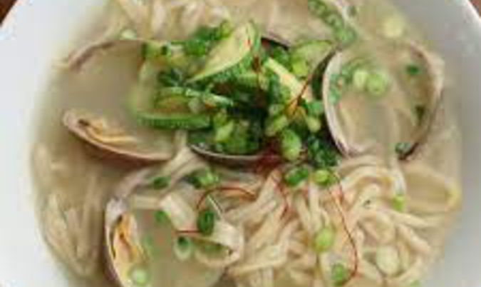 Noodle & Sliced Chicken in Broth Soup