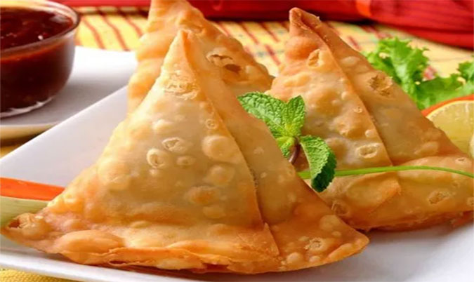 Veg Samosa (2 Pcs)..