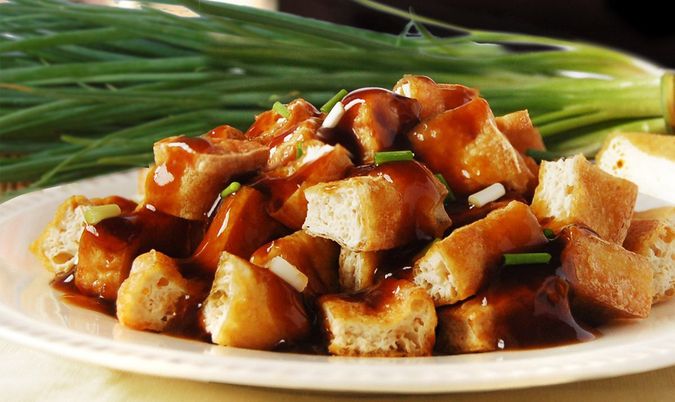Bean Curd with BBQ Pork and Vegetables on Oyster Sauce