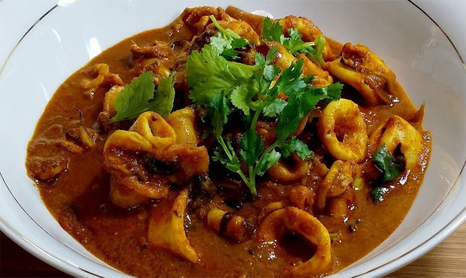 Calamari on Curry Sauce with Veg