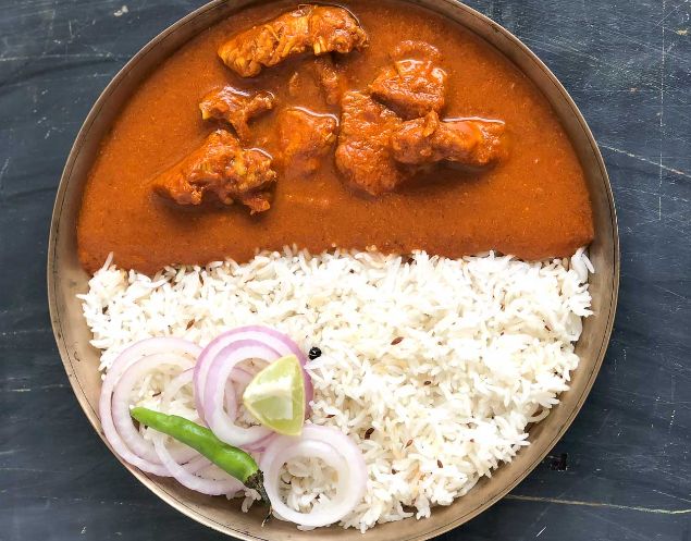 punjabi chicken with rice and can of drink