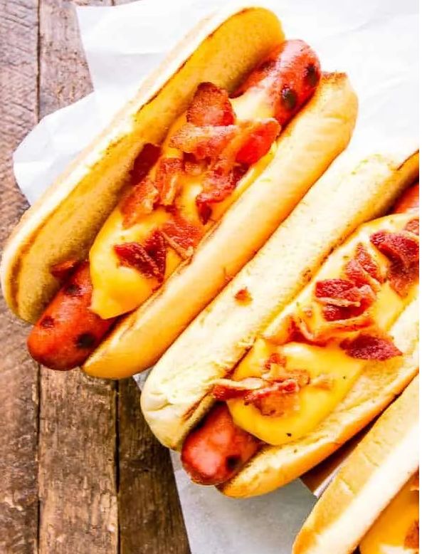 HOT DOG WITH CHEESE & SAUCE