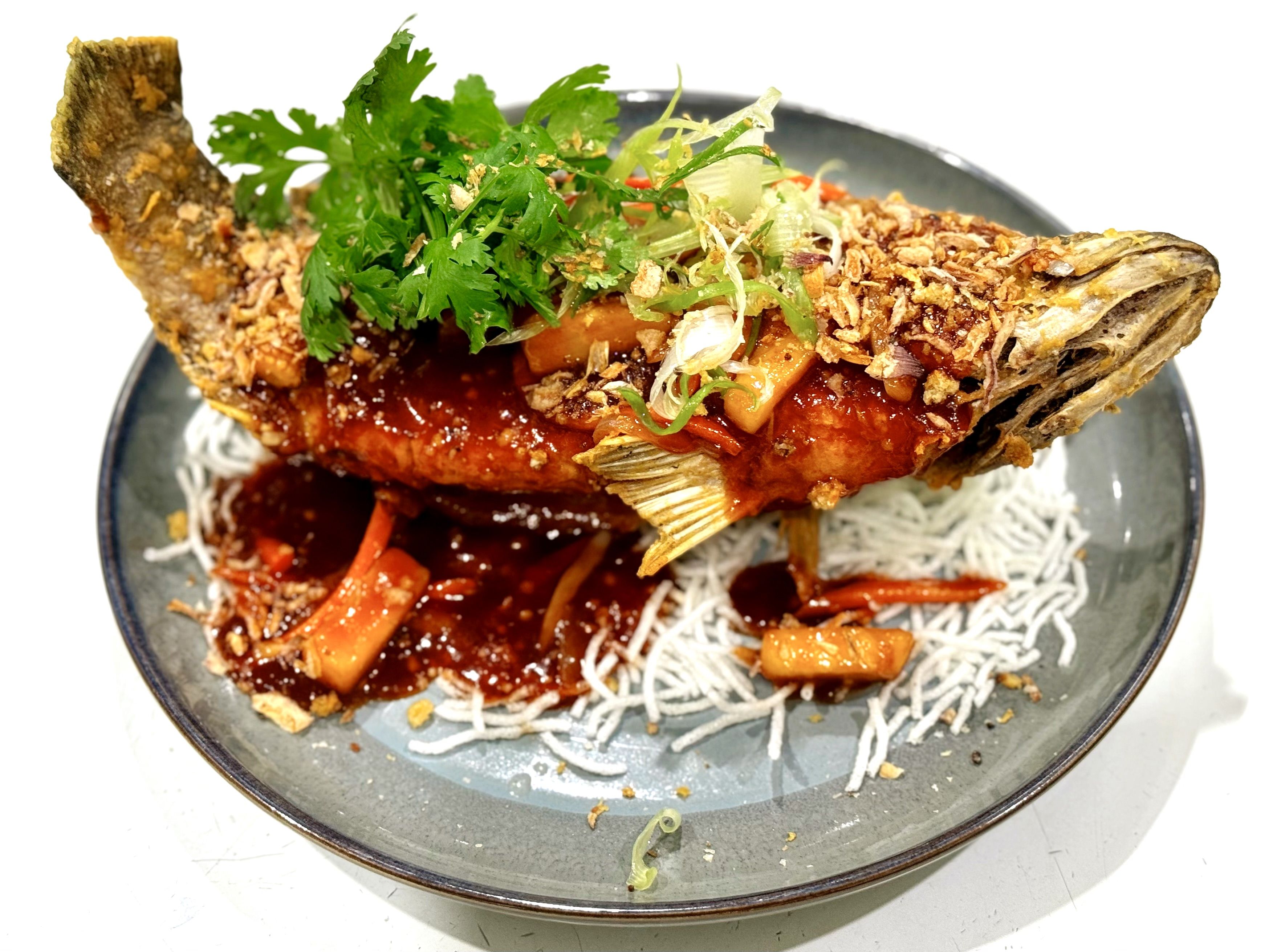 DEEP FRIED WHOLE BARRAMUNDI FISH (I)