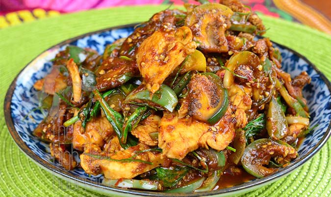 Pad Phet (Red Curry Paste)