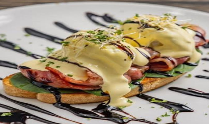 CLASSIC EGGS BENEDICT