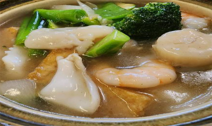 Seafood combination with egg tofu in clay pot (V) (GF without egg tofu)
