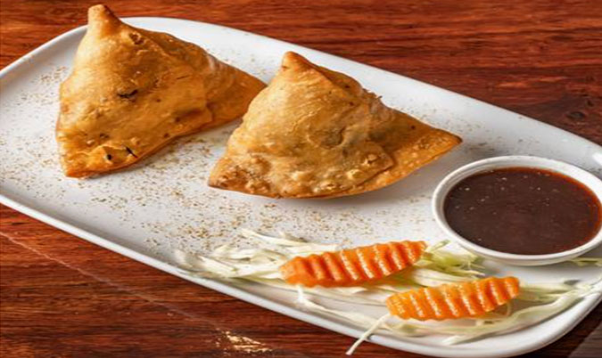 Samosa Chat (4 Pieces)