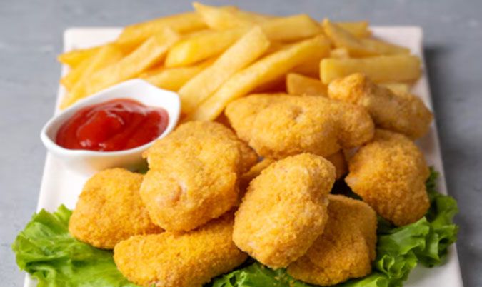 CHICKEN NUGGETS & CHIPS