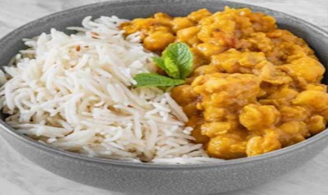 Chole Chawal (chickpea curry with rice )