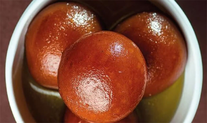Gulab Jamnu 4 pcs