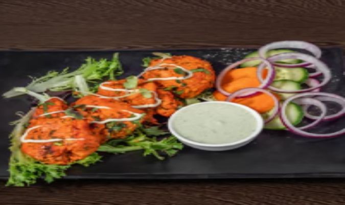 CHICKEN TIKKA AND CHEESE NAAN