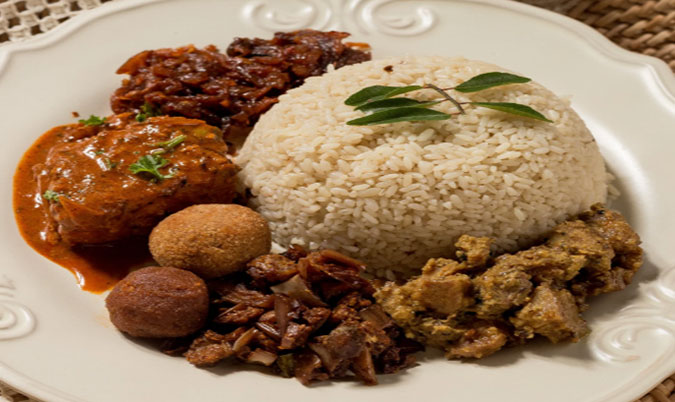 Lamprais -Chicken (Served with Eggplant Moju, Fried Onion Sambol, Balachan, Cutlet & Fried Egg)