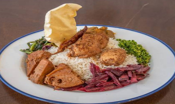 Rice & Curry Chicken (Served with 4 Veggies, Papadum & Fried Chilli)