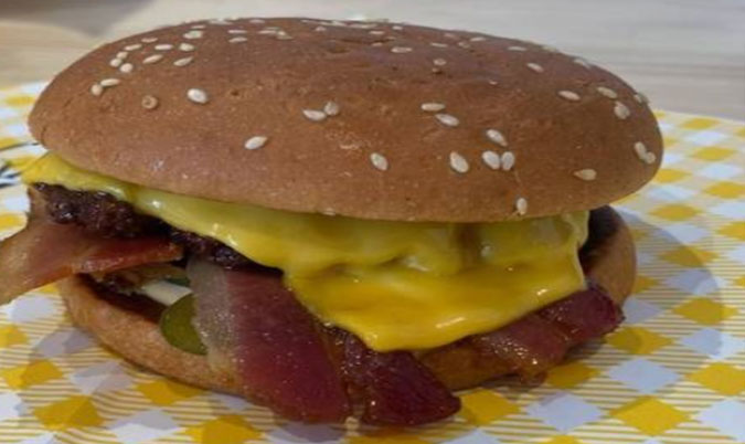 Cheeseburger with Bacon