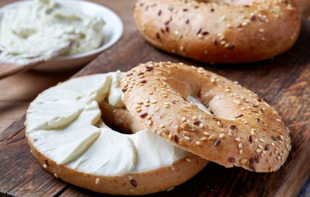 Organic Bagel with Cream Cheese (V)