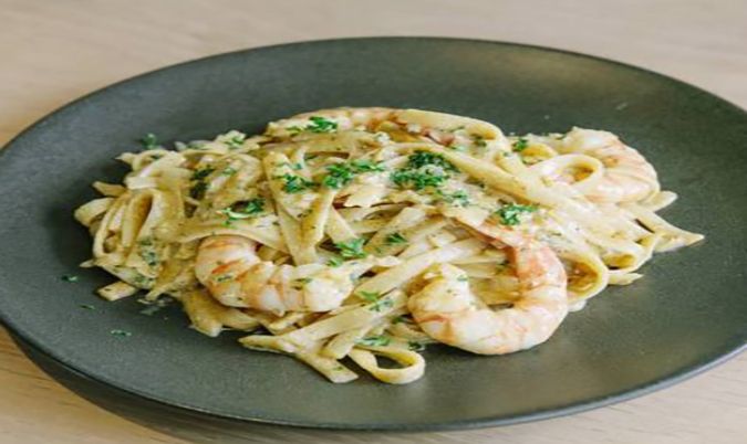 Creamy Garlic Prawn Fettuccine