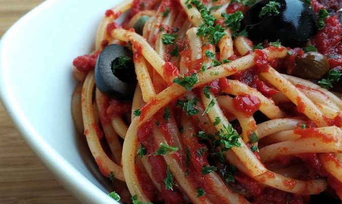Spaghetti Alla Puttanesca (Salty)