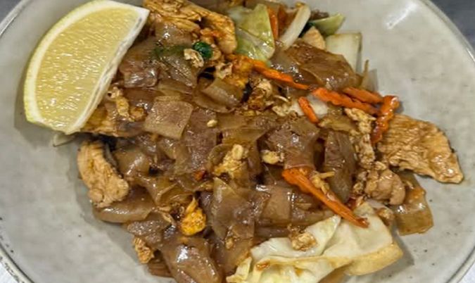 Pad See Ew (Rice Noodle)