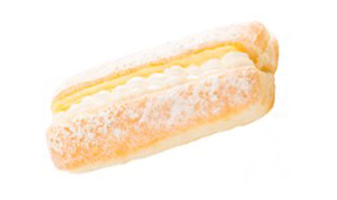Dusted Custard & Cream Éclair
