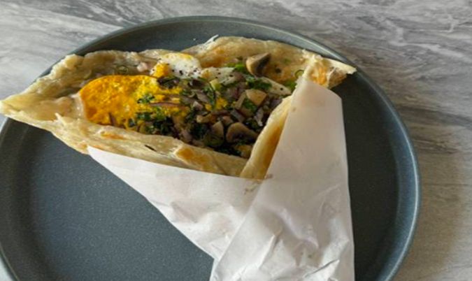 Masala omelette with flaky roti