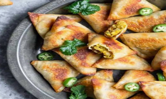Samosa chat with chickpeas