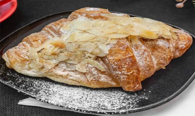 Almond Crossiant