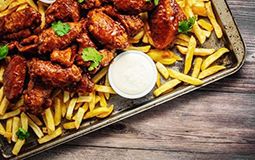 Buffalo Wings with Hot Chips