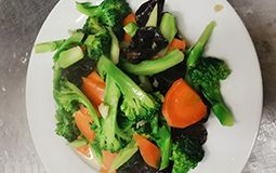 Braised Broccoli with Black Fungus Carrot & Gallic